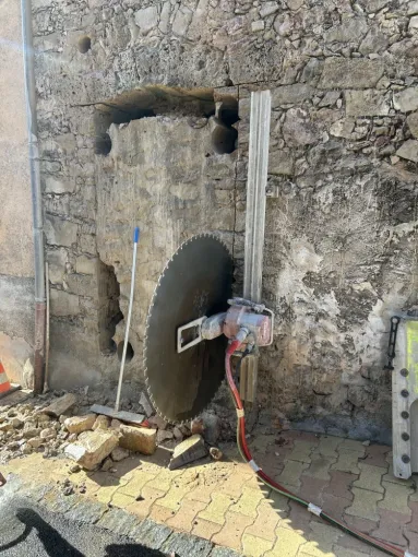 Création d’une porte dans un mur en pierre de 50cm d’épaisseur , Aix-en-Provence, SOSC BETON