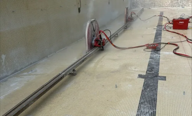 Découpe de piscine olympique suite à une malfaçon à Brignoles, Aix-en-Provence, SOSC BETON